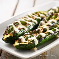 Calabacitas Rellenas con Rajas y Crema