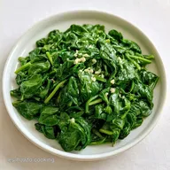 Espinacas Salteadas con Nuez Moscada